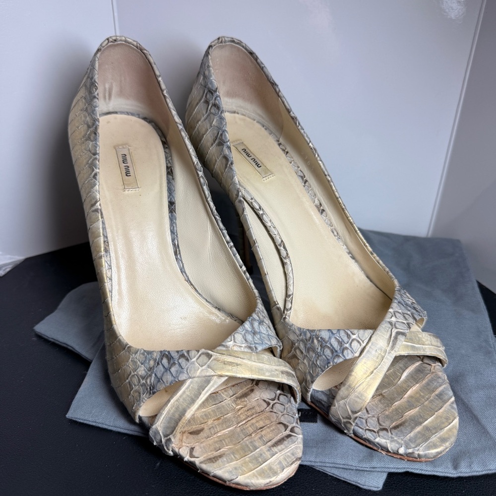 Miu Miu Python Snakeskin Cross Strap Peep Toe Stiletto Heels Pumps SZ 37 1/2